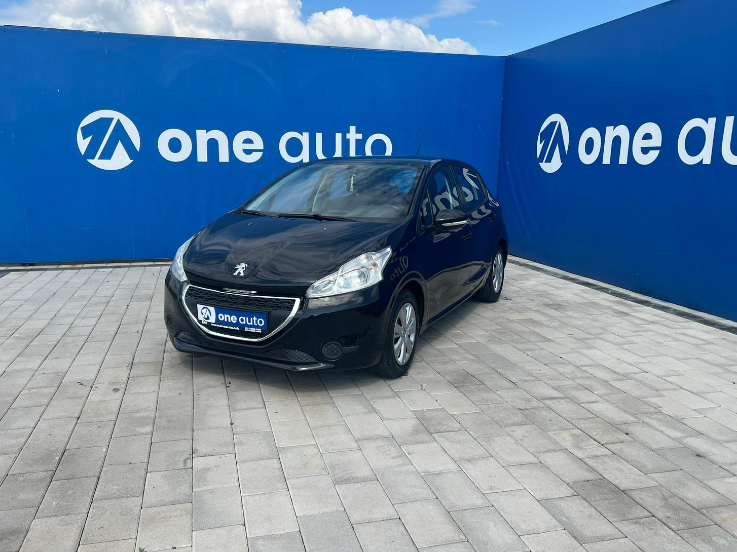 Peugeot 208   - 2012